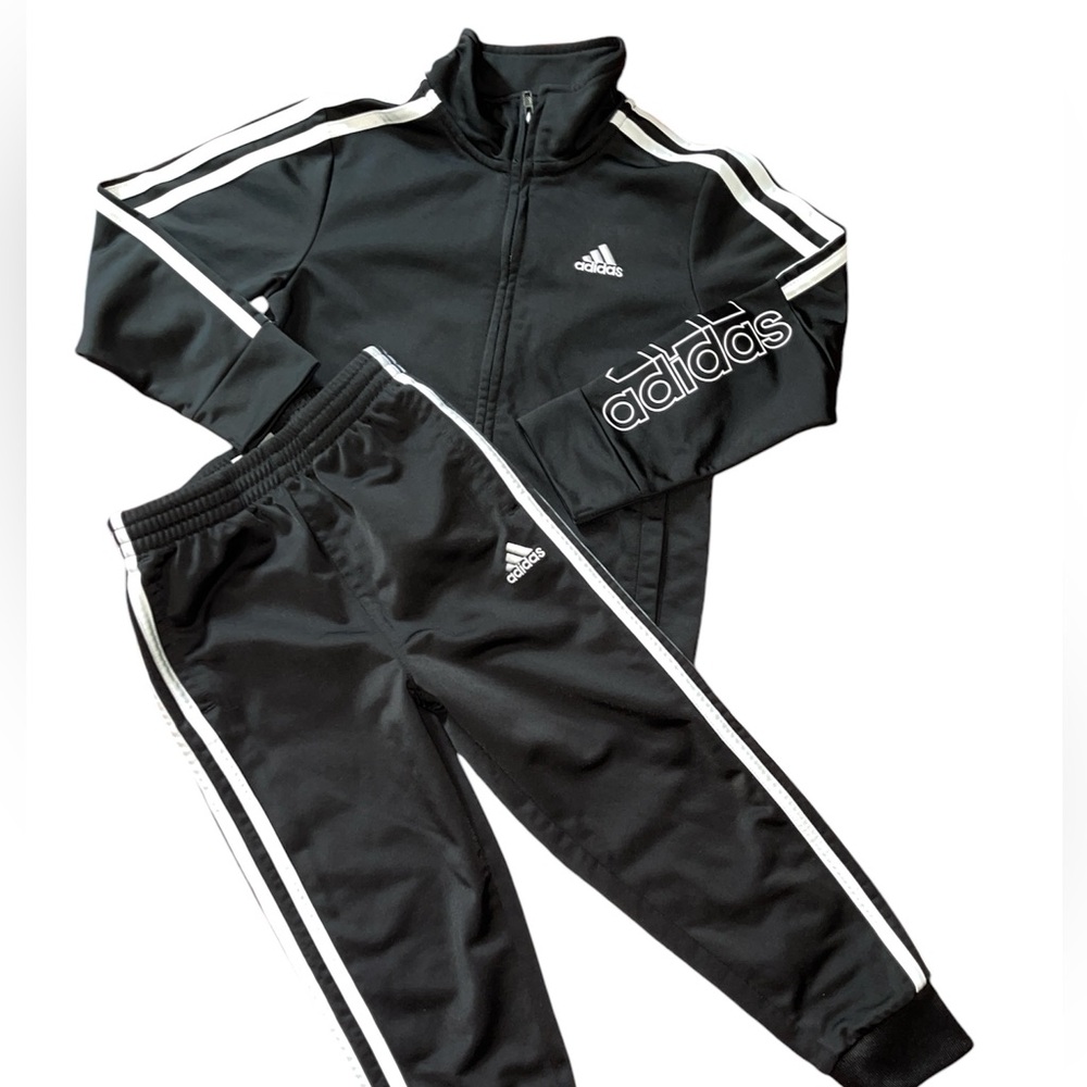 Kid’s Adidas 2 piece Tracksuit